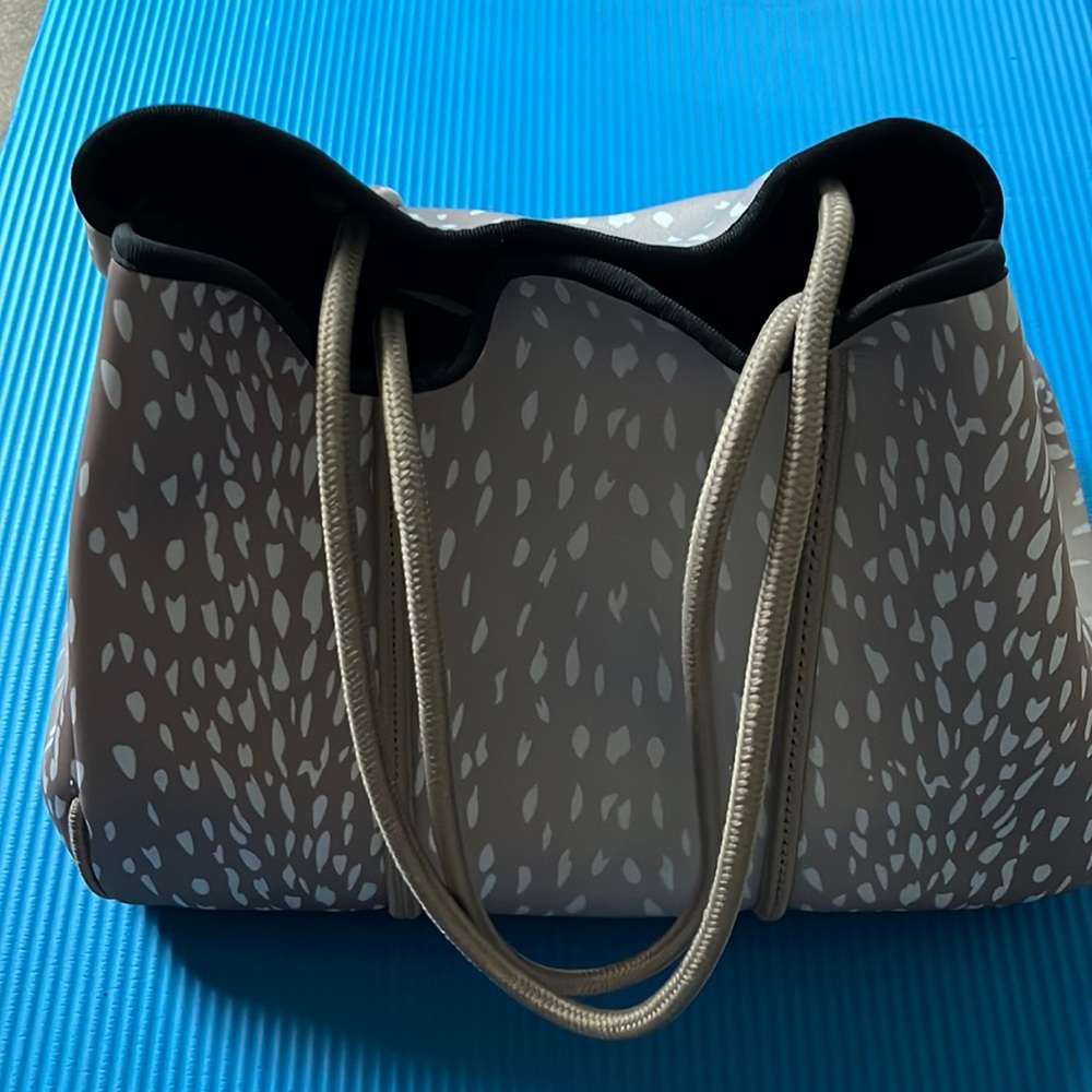 Fawn print neoprene bag new with tags